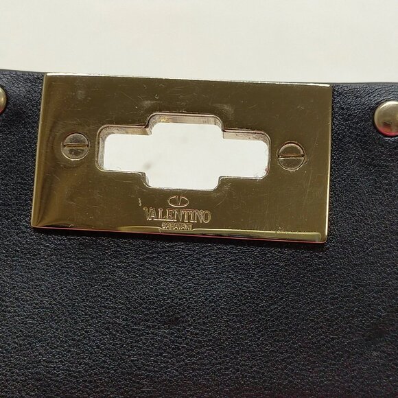 Authentic Valentino Garavani Pink Leather Shoulder Bag mn845-112525 - Picture 14 of 16